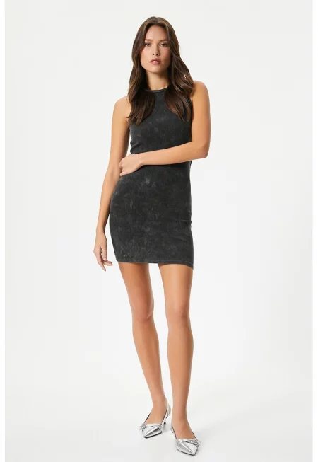 Рокля по тялото с рипс