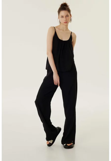 Широк панталон с регулираща се талия