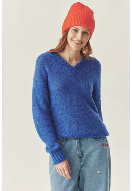 Шпиц пуловер с вълна