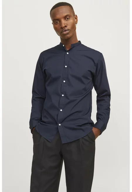 Слим риза с ниска овална яка