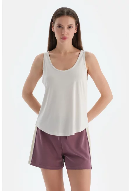 Свободен топ с модал с овално деколте