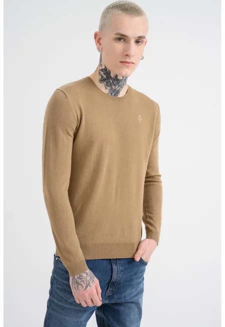 Вълнен пуловер с овално деколте