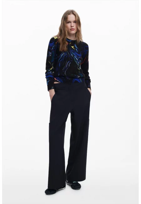 Фино плетен пуловер с абстрактен принт