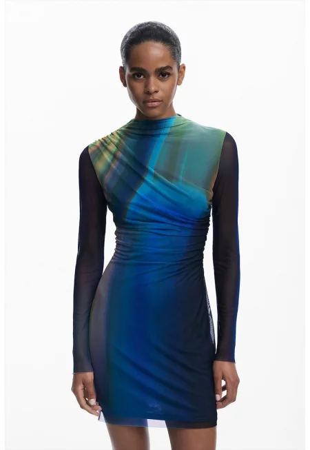 Къса вталена рокля с шарка тип батик