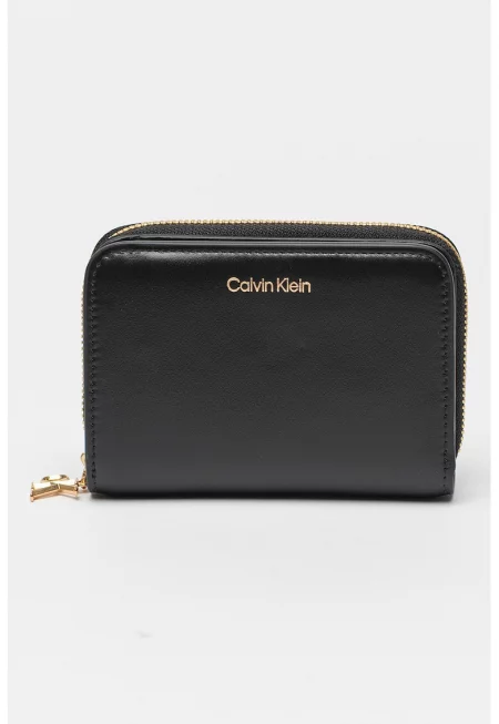 Кожен портфейл с метално лого