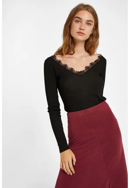 Рипсена блуза с дантела