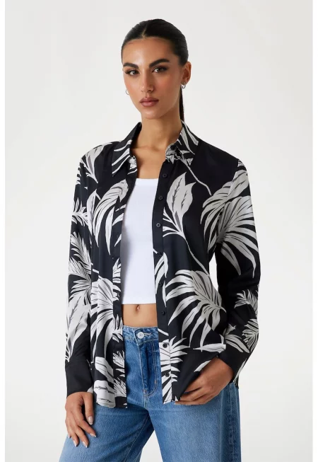 Риза с десен