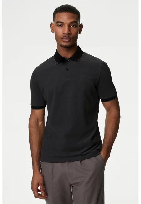 Тениска с яка и контрасти