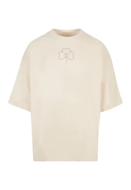 Уголемена тениска с овално деколте