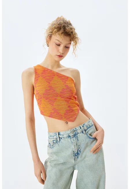 Асиметричен къс топ