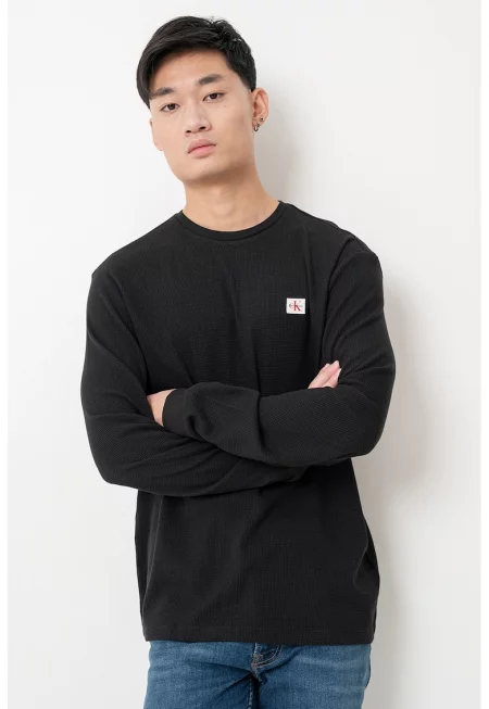 Блуза с овално деколте