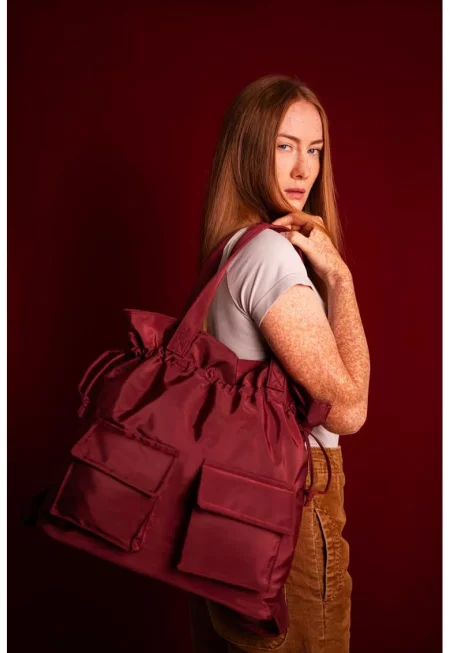 Дамска чанта  модел Sadina - червена - един размер - 2 в 1 - с презрамки за раница.