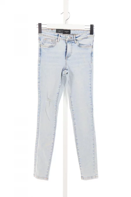Дрехи Ластични дънки VERO MODA