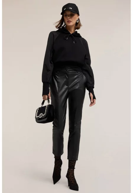 Худи с цепки за палеца - Черен