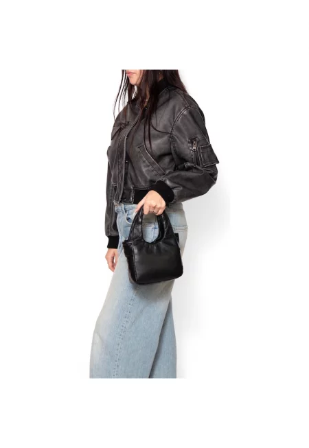 Кожена чанта с отделяща се презрамка