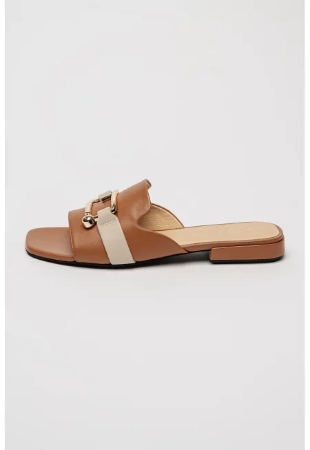 Кожени чехли с метално лого - Канелено кафяво/Светло бежово