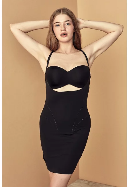 Оформяща рокля - Черен