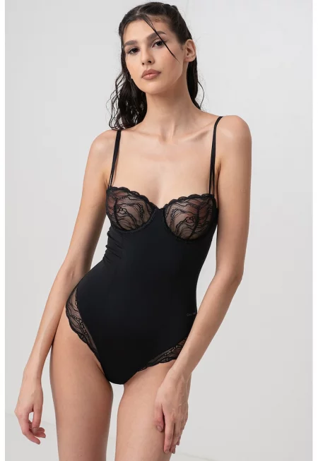 Оформящо боди с дантела - Черен