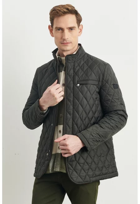 Олекотено капитонирано зимно яке с капси