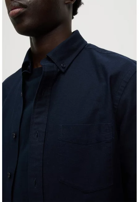 Слим риза с копчета на яката