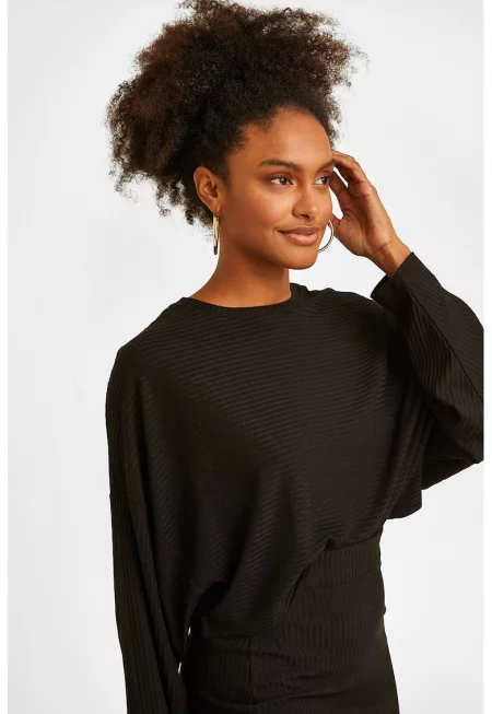 Свободен пуловер с паднали ръкави