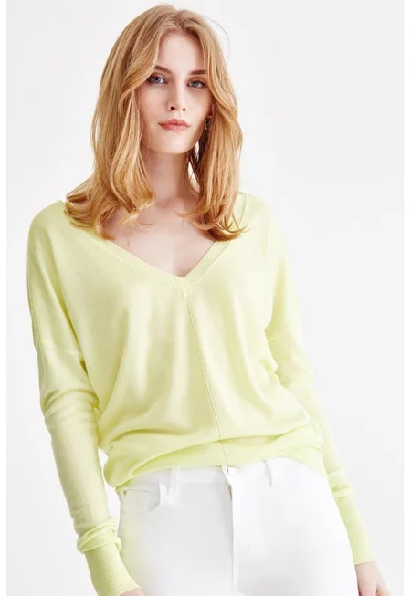 Свободен шпиц пуловер