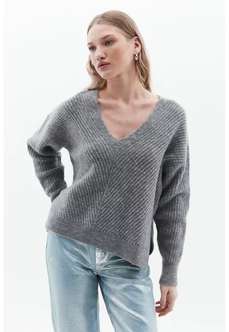 Свободен шпиц пуловер