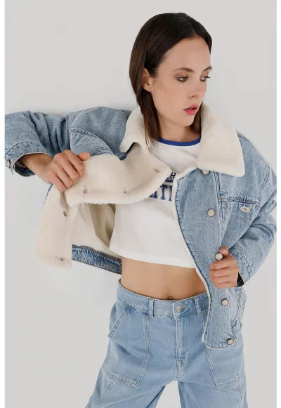 Яке от деним с плюшени детайли