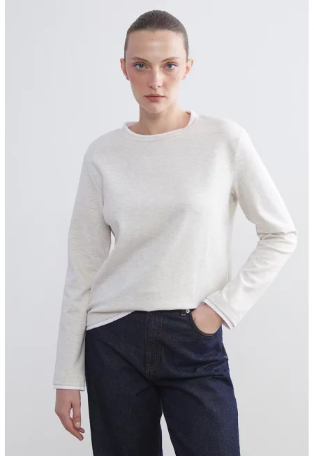 Блуза с овално деколте