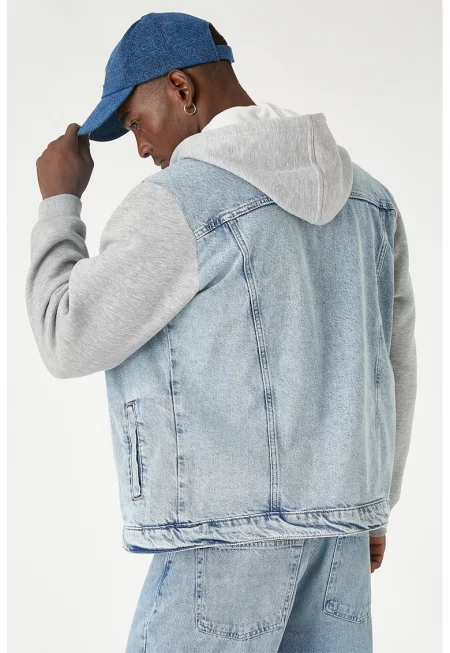 Дънково яке с контрастни ръкави и качулка