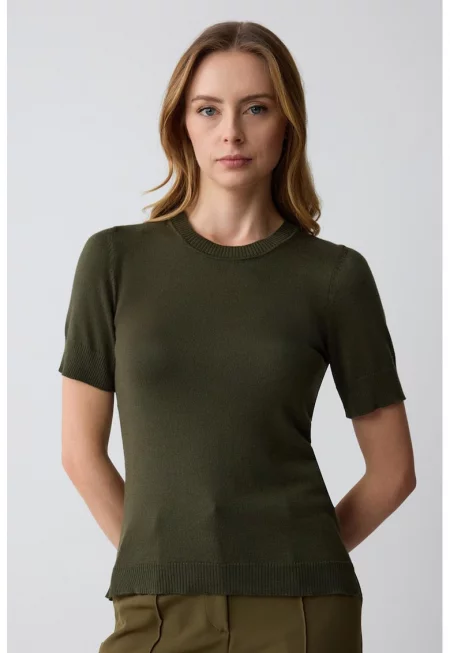 Фино плетен пуловер с къси ръкави - Бледозелен