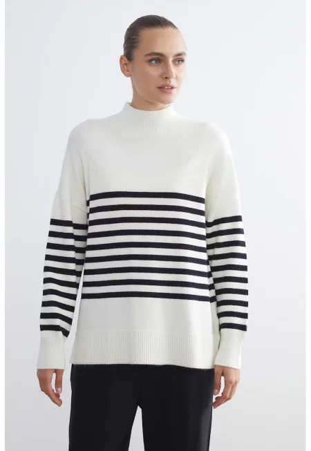 Фино плетен свободен пуловер с поло - Бял/Черен