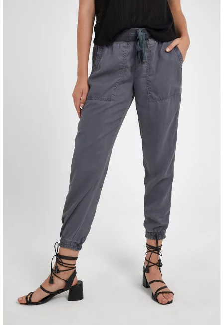 Панталон с лиосел с връзка и големи джобове