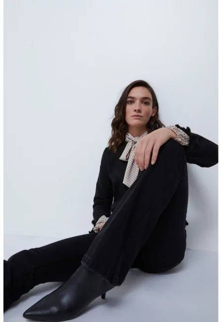 Разкроени дънки със средновисока талия