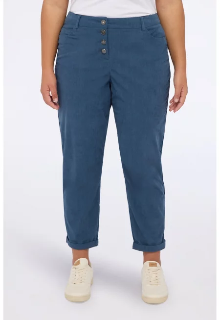 Скосен панталон над глезена с копчета