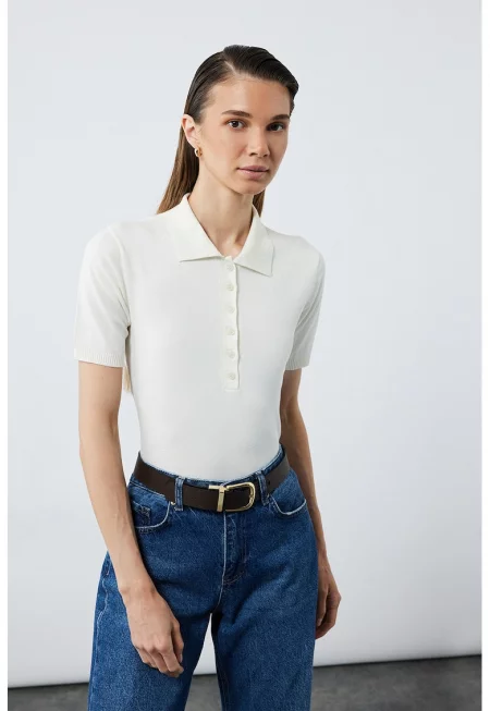 Слим тениска с яка