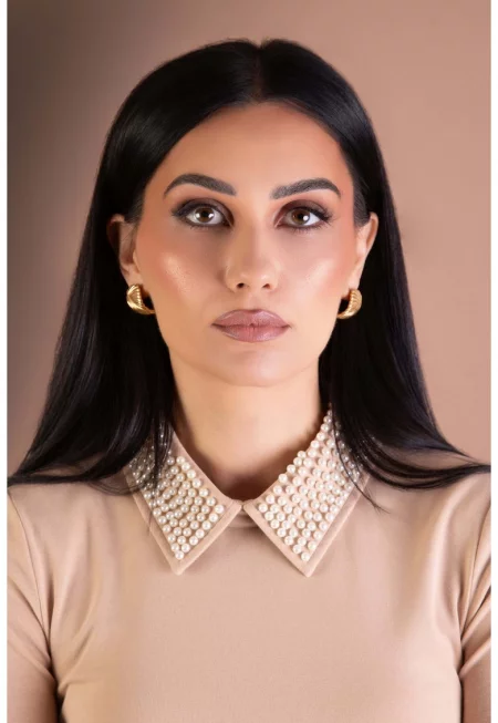 Тениска със синтетични перли на яката - Сиво-кафяв -