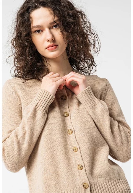 Жилетка от необработена вълна с копчета