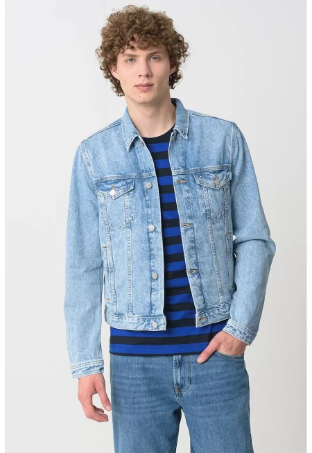 Дънково яке с джобове на гърдите