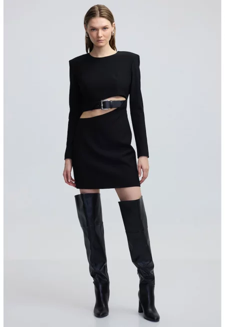 Къса рокля с отвор - Черен