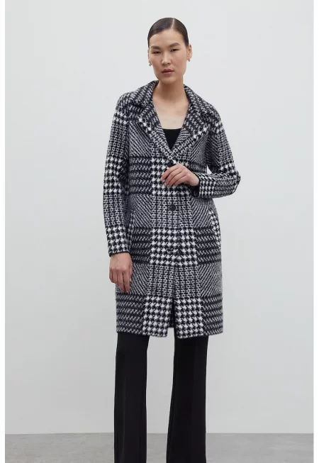 Мъхесто палто с пепит