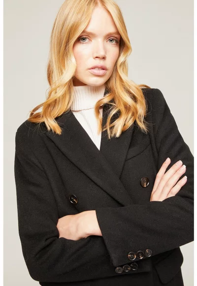 Палто с вълна и двуредно закопчаване