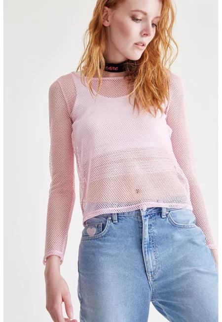 Полупрозрачна блуза с перфорации