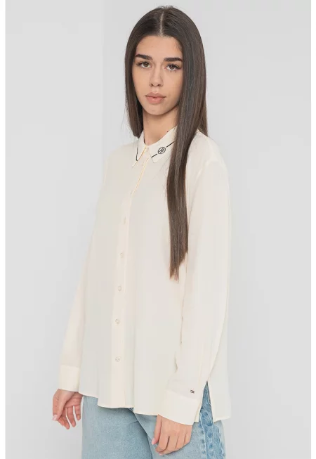 Риза с остра яка