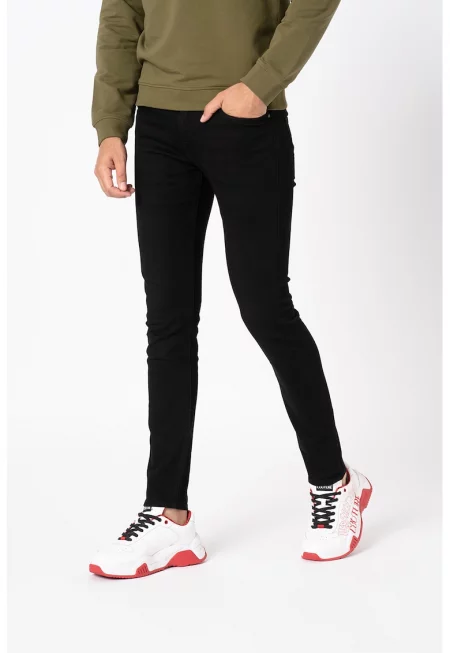 Силно прилепнали дънки Chris