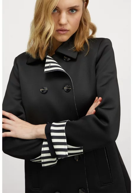 Тренч с двуредно закопчаване и райе