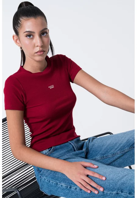 Вталена тениска с лого