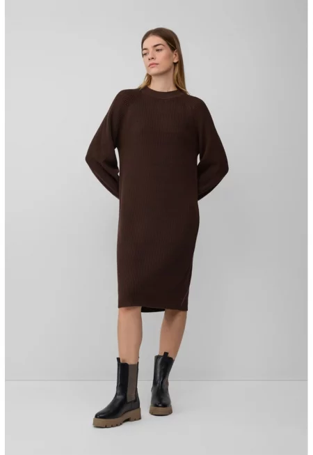 Дълга рокля тип пуловер с овално деколте