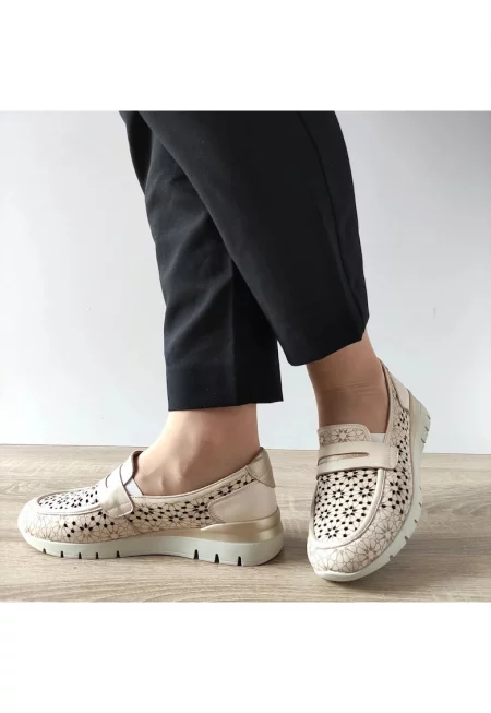 Дамски перфорирани обувки  6600 Beige - бежови - Бежов