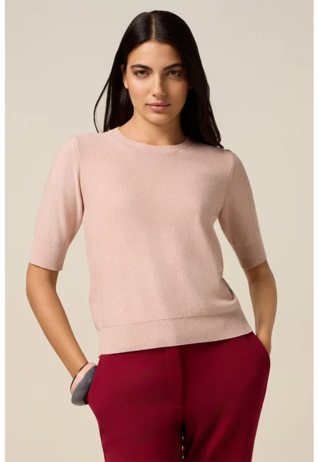 Фино плетен пуловер с овално деколте и бляскави елементи